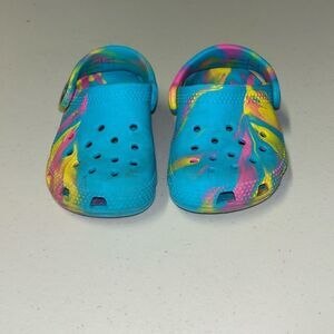 Crocs size 6C baby girl marbled crocs